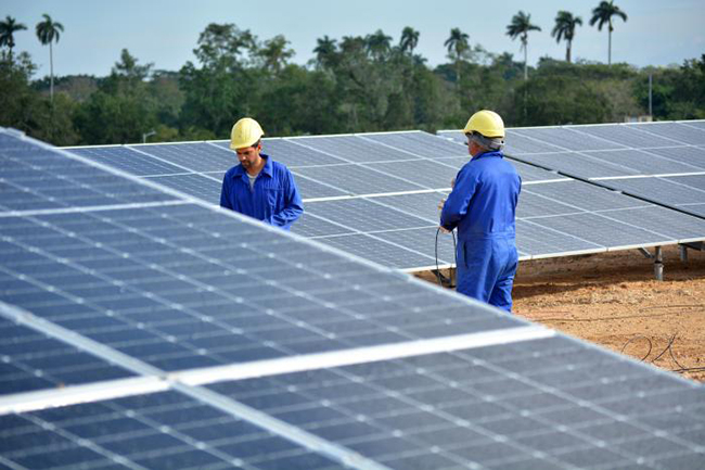Cuba progresse dans son programme de transition énergétique, annonce le ministre des Affaires étrangères